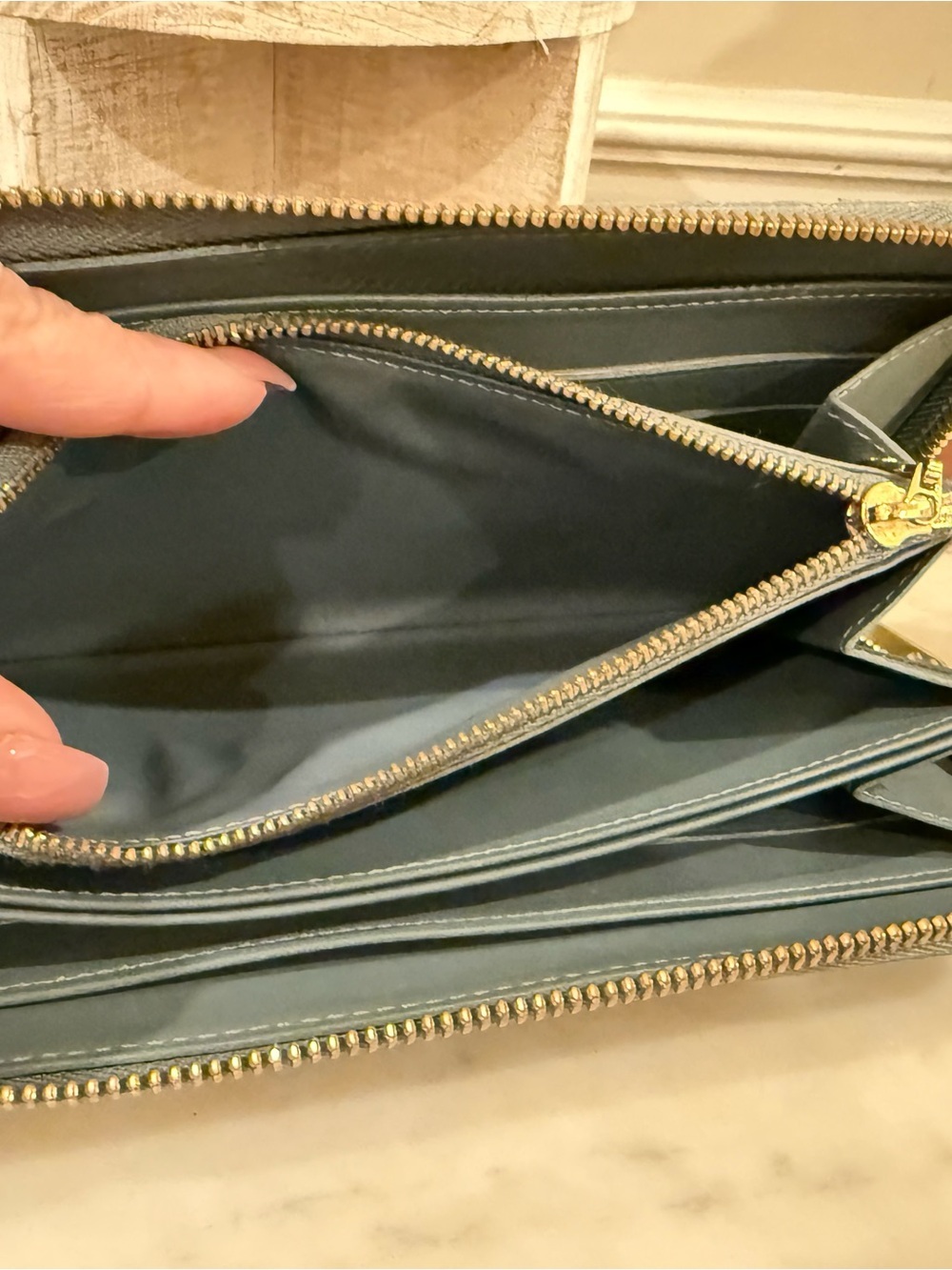 Authentic Louis Vuitton Vernis Patent Zip Wallet - Picture 14 of 16